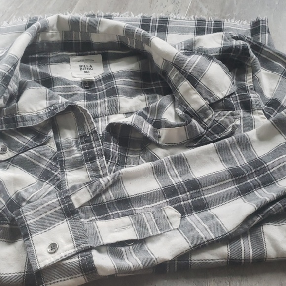 Button down - Picture 2 of 3